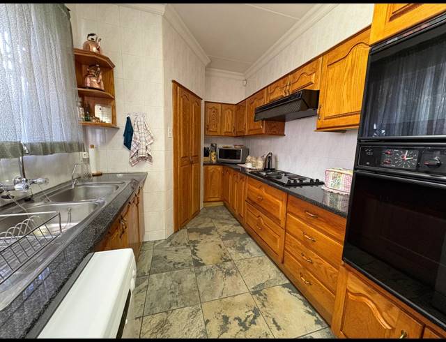 2 BEDROOM TOWNHOUSE FOR SALE IN THREE RIVERS EAST